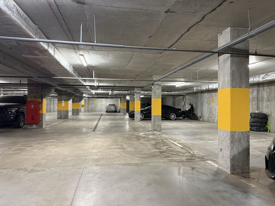 Паркинг с электрозарядкой ЖК Моцарт, Центр