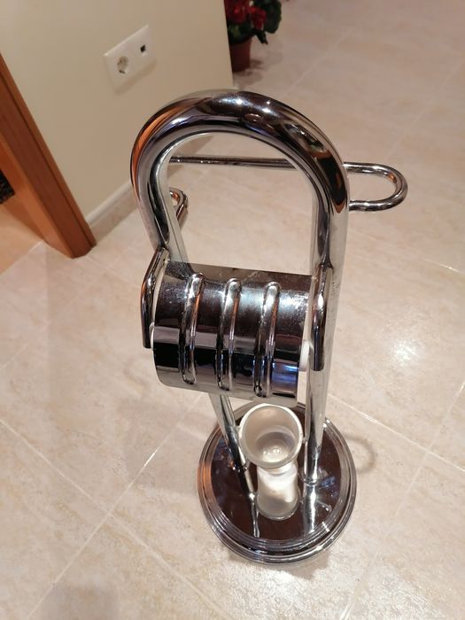 Toalheiro e suporte para papel higiénico piaçaba e toalha bidé