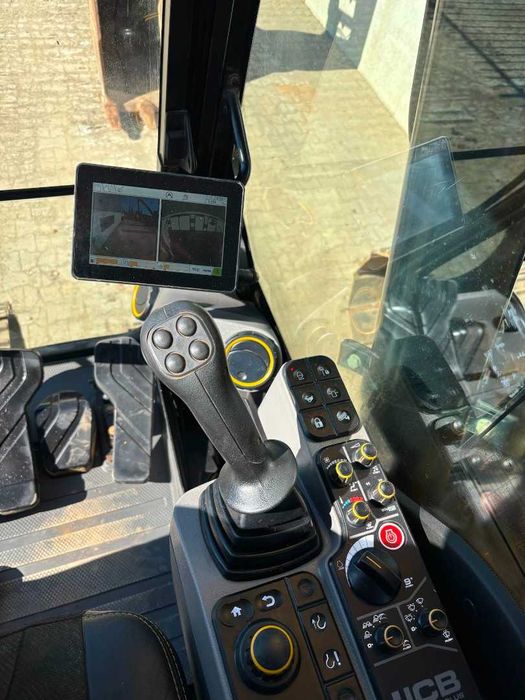 Гусеничний екскаватор JCB JS220 LC