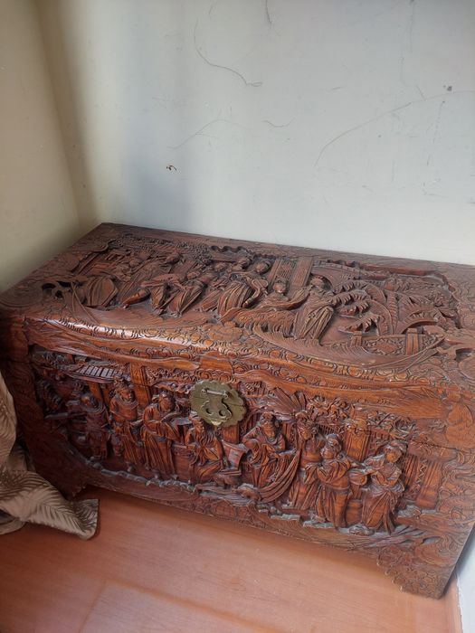 Baú como novo em perfeito estado