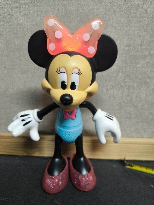 Boneco Minnie Mouse com Laço Luminoso
Boneco da Minnie Mouse com um la