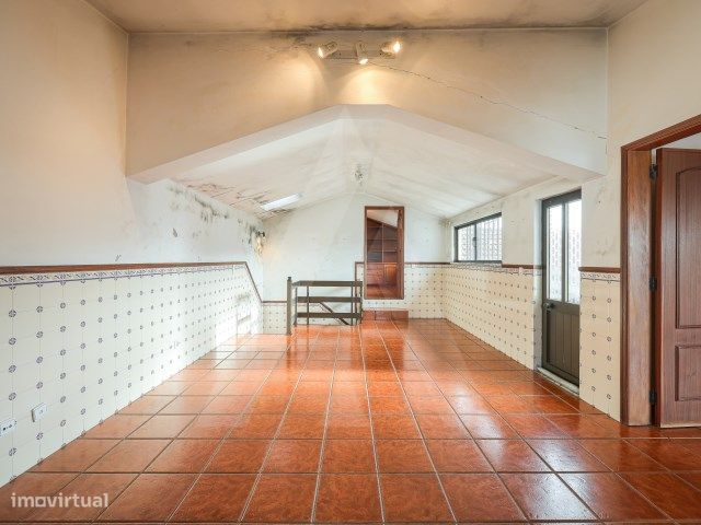 Moradia T3 + 1 com anexos e logradouro em Oliveirinha!