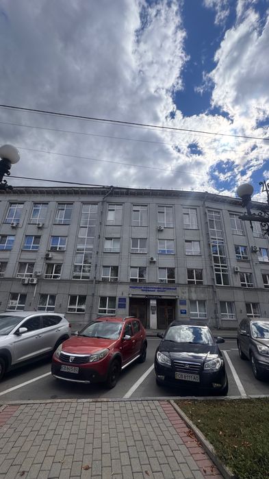 Шукаю майстра манікюру або бровіста на суборенду