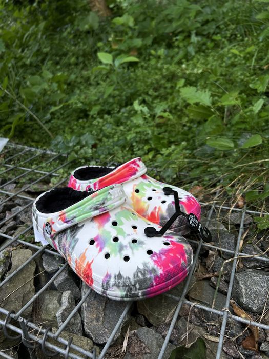 Crocs нові оригінальні крокси tie dye з хутром тапочки утепленні lined