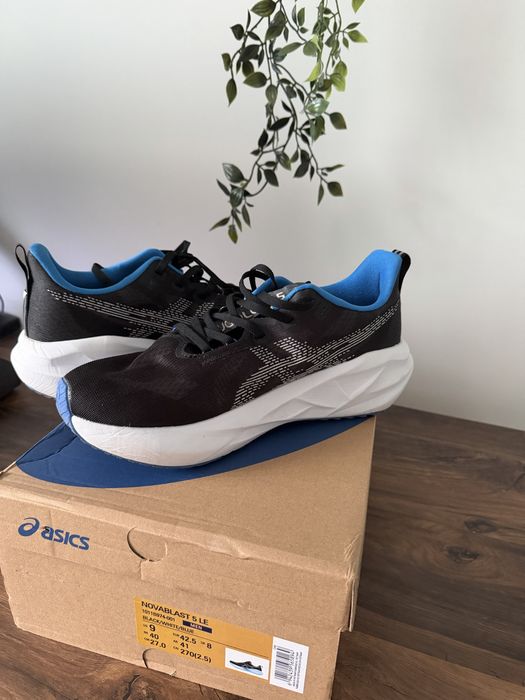 Бігові Asics novablast 5