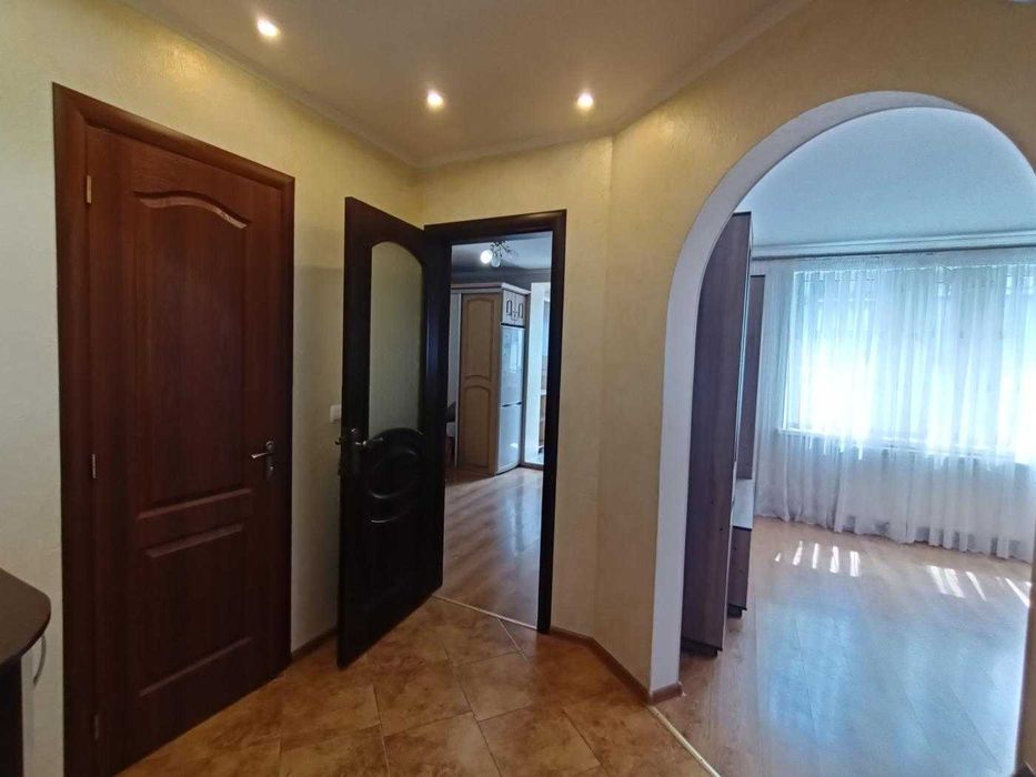 Продаю 2 кімнатну  квартиру /Дворівнева/ вул.Крайня