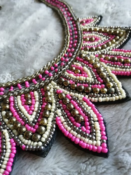 Maxi colar de missangas rosa, beje e douradas - Bijou Brigitte