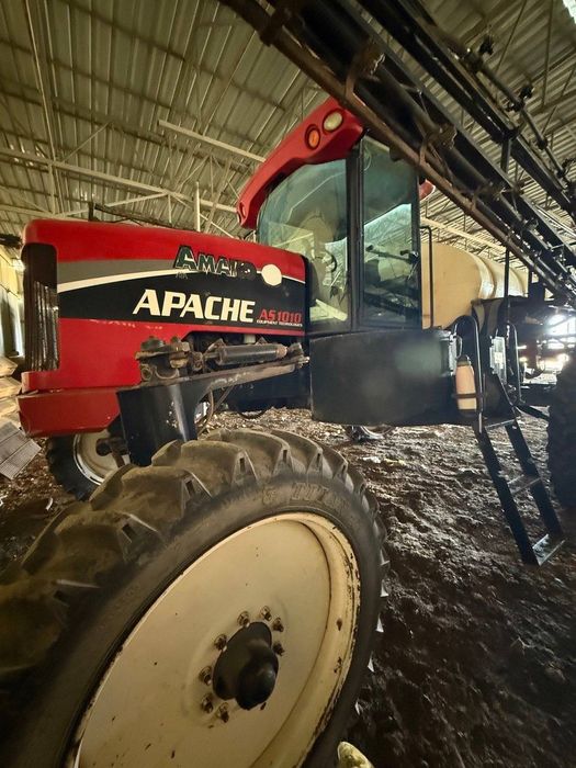 Самохідний обприскувач Apache AS 1010