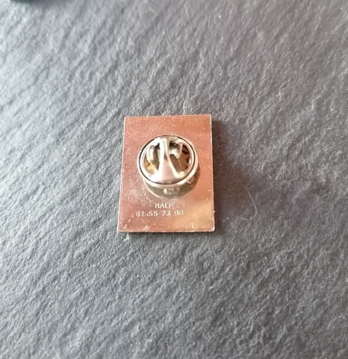 Pin da cerveja Buckler produzida nos Países Baixos pela Heineken