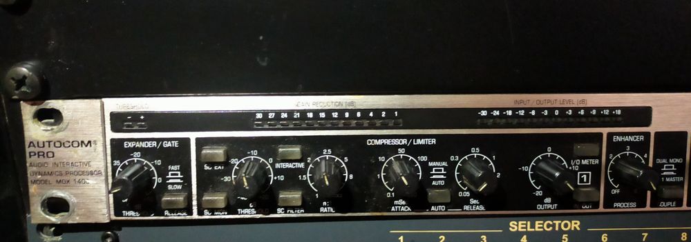Compressor Behringer MDX1400