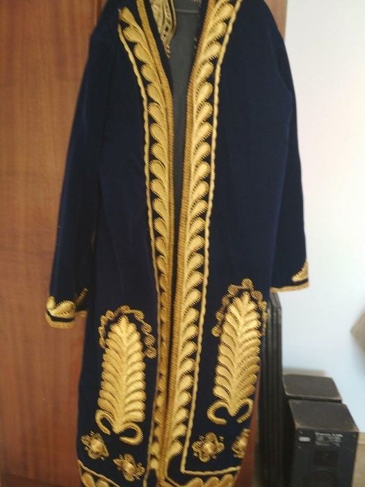 Чудовий  національний халат чапан