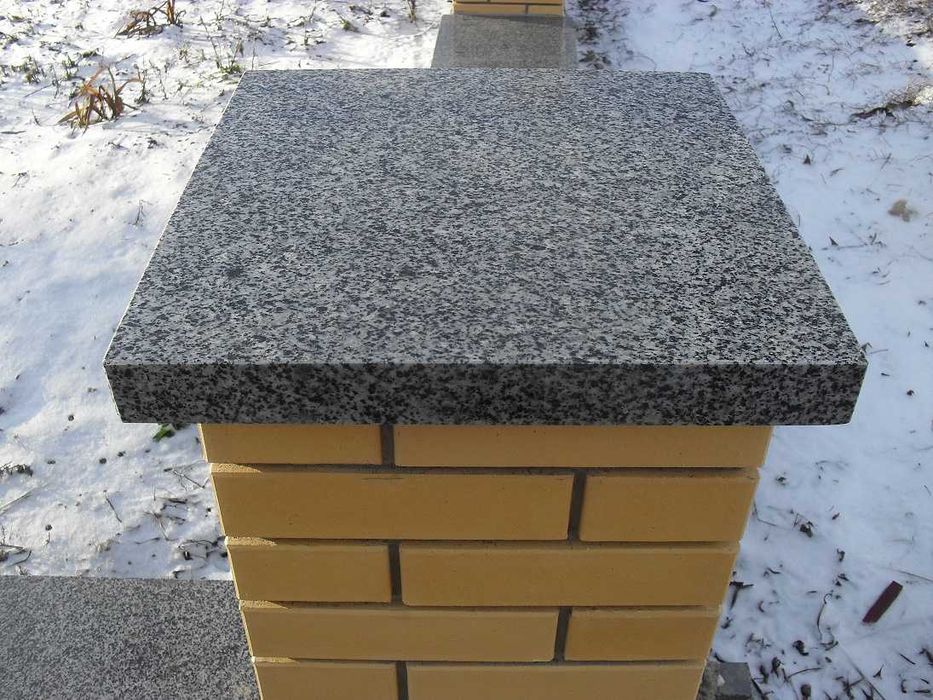 Кришки парапети колпаки шапки на забор, крышки на стовпи, з граніту.