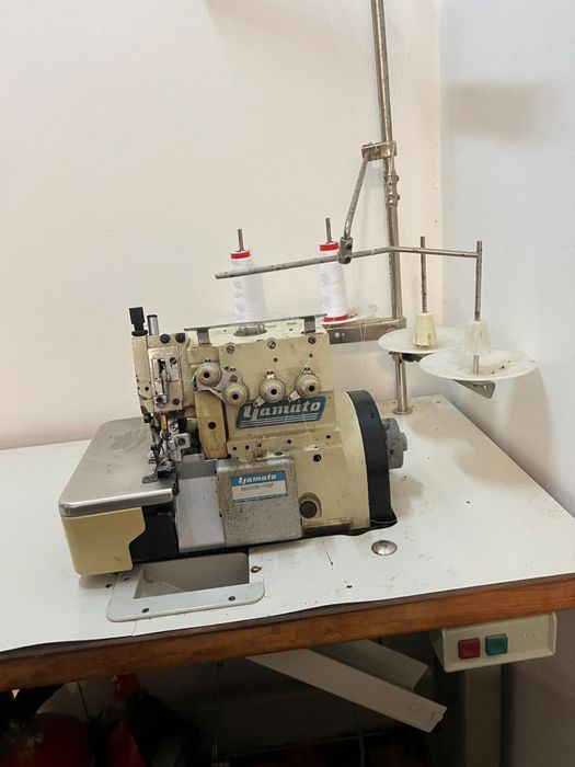 Maquina cose e corte