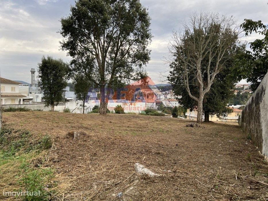Terreno para construção, classificado no PDM como Espaço Residencia...