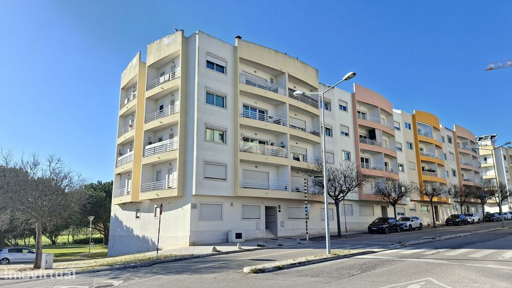 APT T3 com 162m2 com Arrecadação e Lugar de estacionamento Montijo
