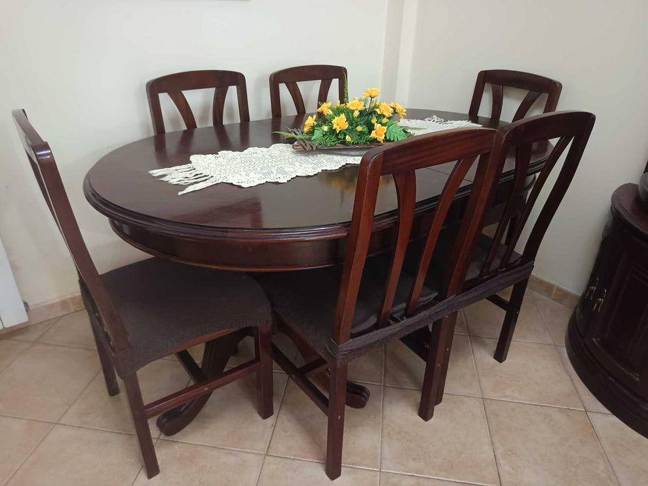 Mesa sala de jantar com cadeiras
