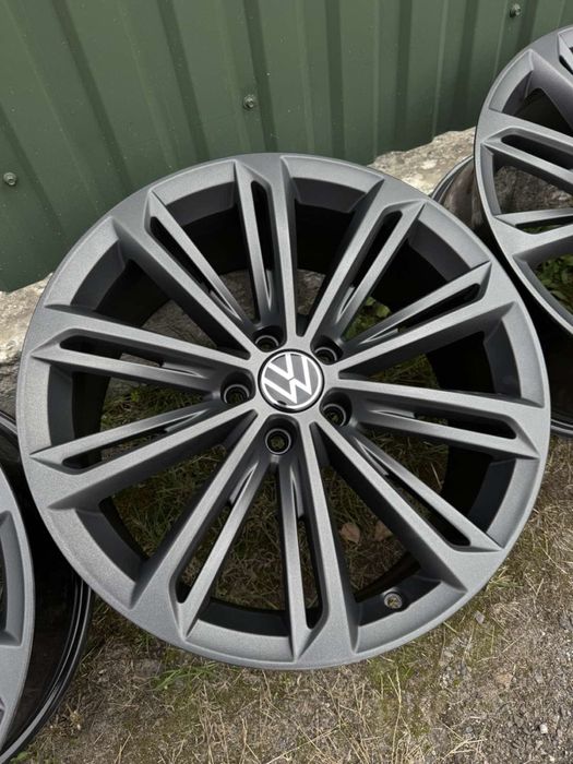 Диски VW 5/112r19 Passat B8 R-Line 8j ET 40