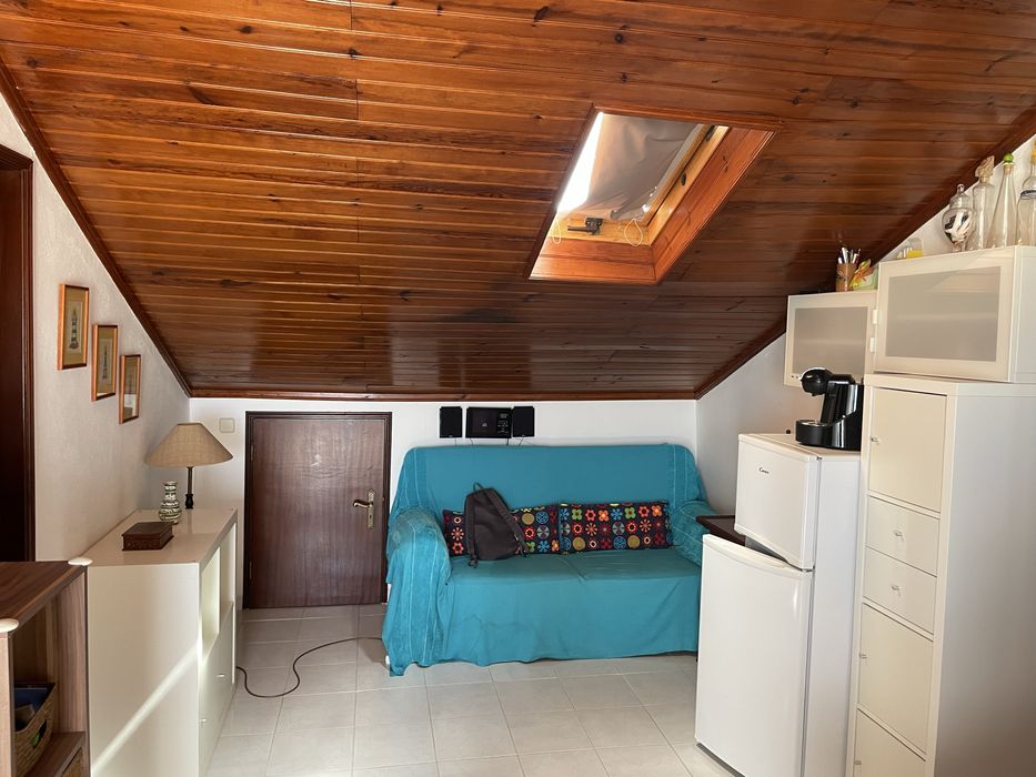 Estudio T1 para maximo de 3 pessoas, mobilado, terraço e vista, na Ericeira
