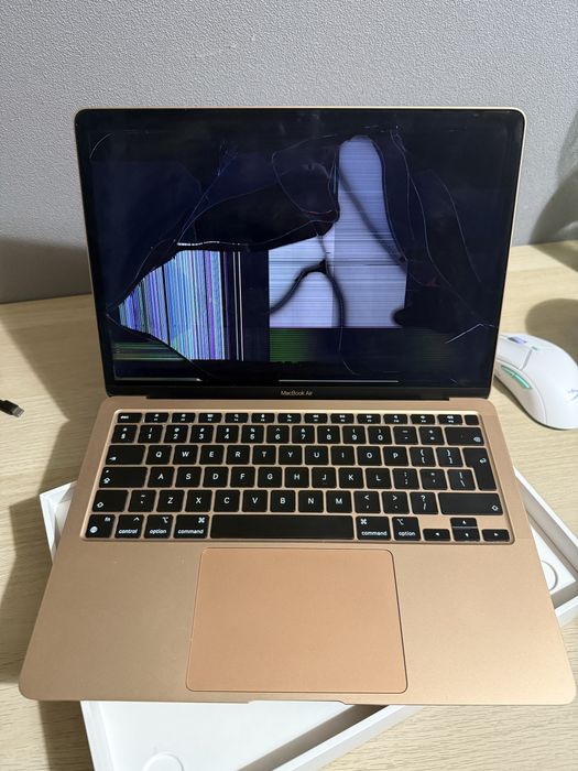 Macbook Air M1 8/256 uszkodzony ekran