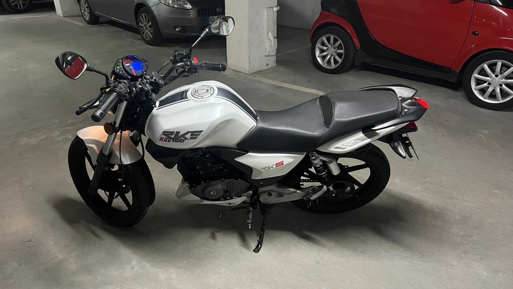 Keeway RKS 125 (ano 2016) Sempre de Garagem Muito Estimada