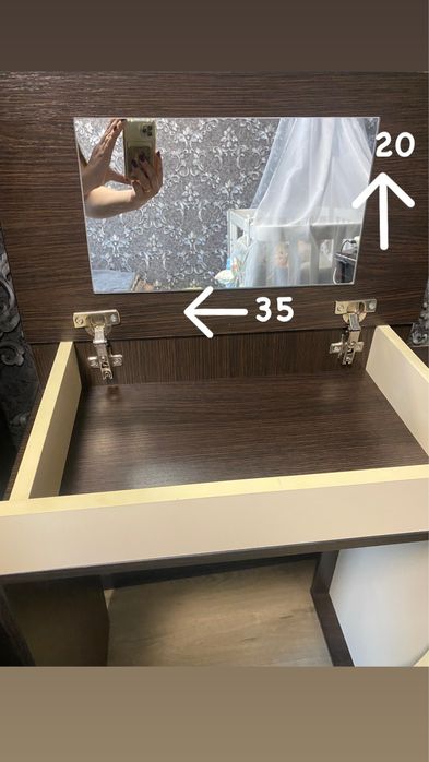 Трюмо туалетний столик з дзеркалом і 4ма ящиками