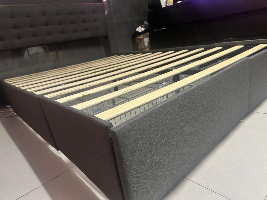 Cama de casal 140x200 com entrada usb