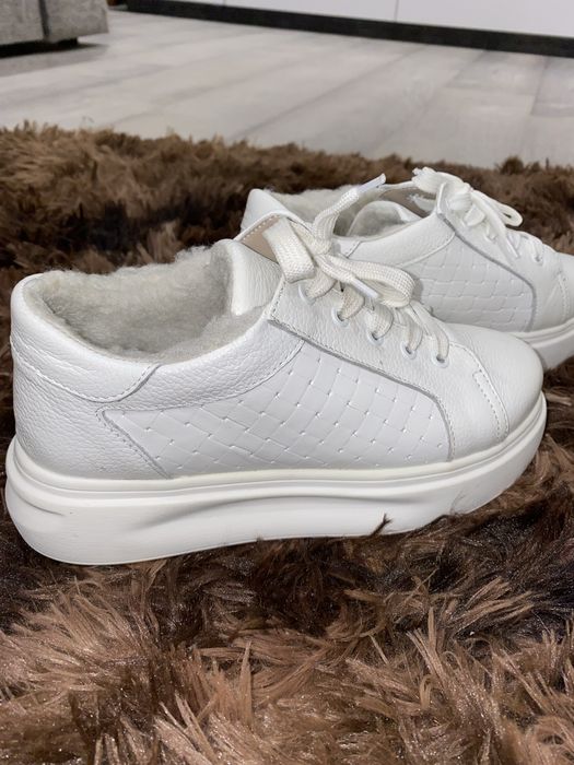 Кожаные кроссовки