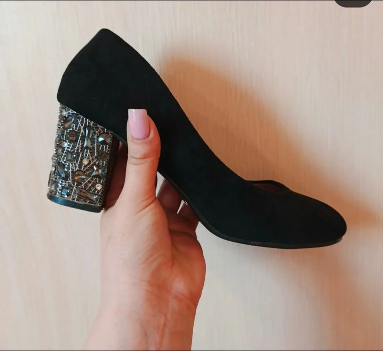 Туфлі на не високому каблуці
