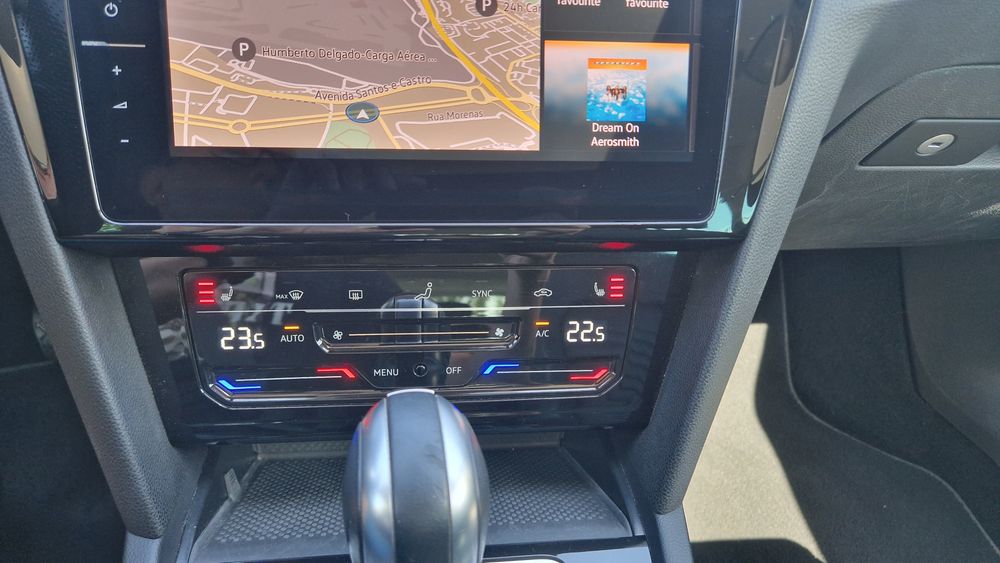 VW Passat Variant PHEV GTE 2021 com 56000km em excelente estado. IVA dedutível.