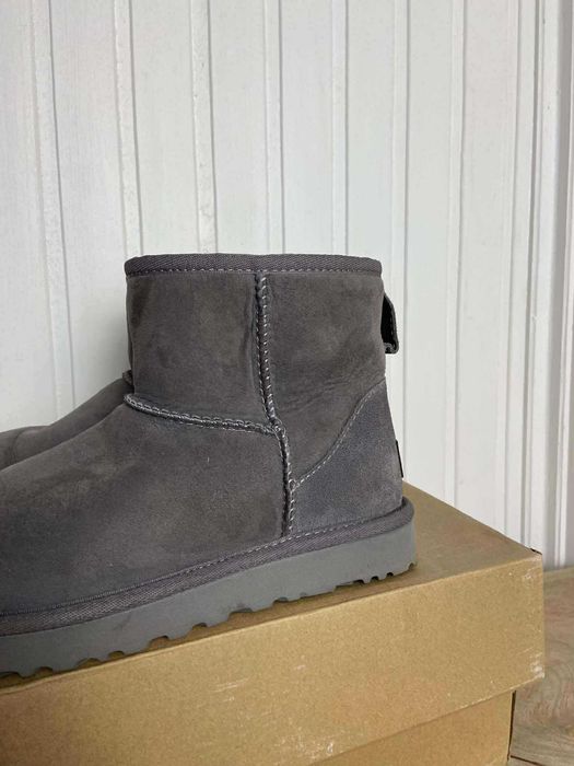 Używane buty damskie UGG Classic Mini szare org 37
