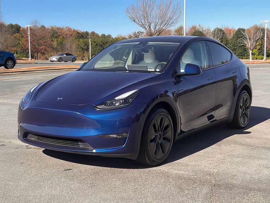 Tesla Model Y      2024