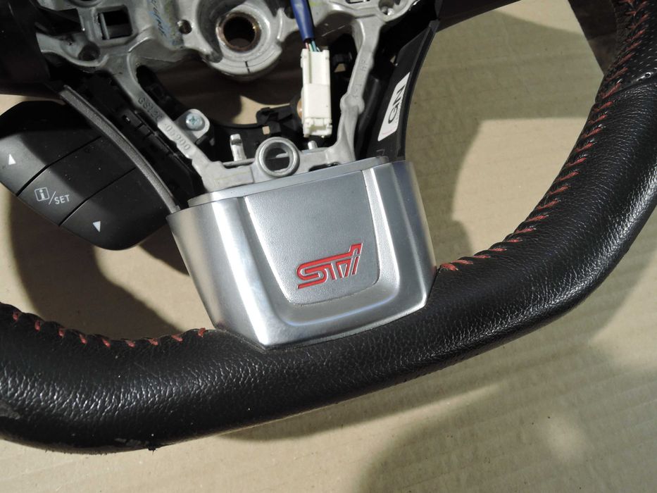 Kierownica Subaru STI  VA  14-20r  kompletna multi