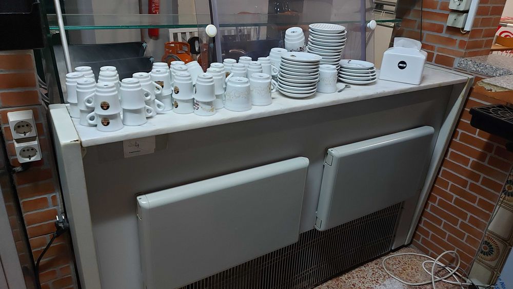 Vitrines e arcas frigorificas para bebidas/ congelados