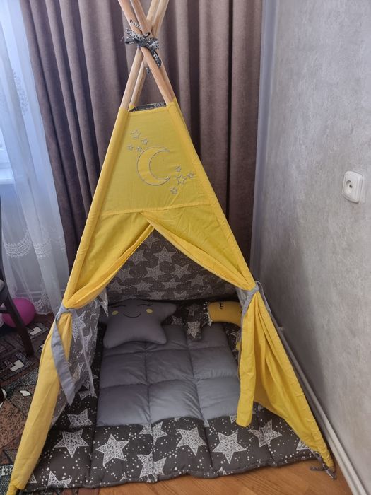 Вігвам з подушечками