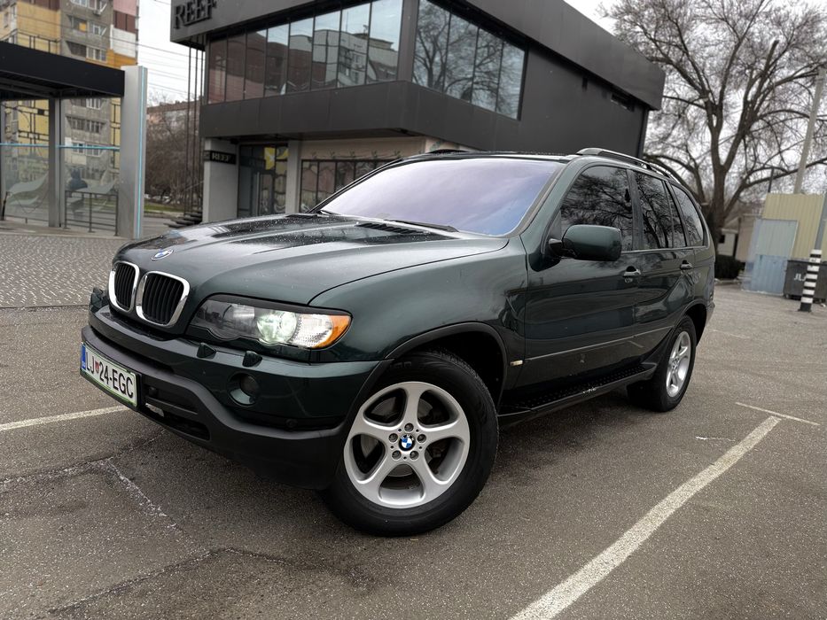 BMW X5 е53 двигатель м57 авто в отличном состоянии двигатель работает идеально 
Весь сухой потёков нет коробка переключает плавно ходовка вообще не стучит ни гремит без чеков никакие ошибки не горят машина на все случай жизни!) звоните в любое время город Днепр