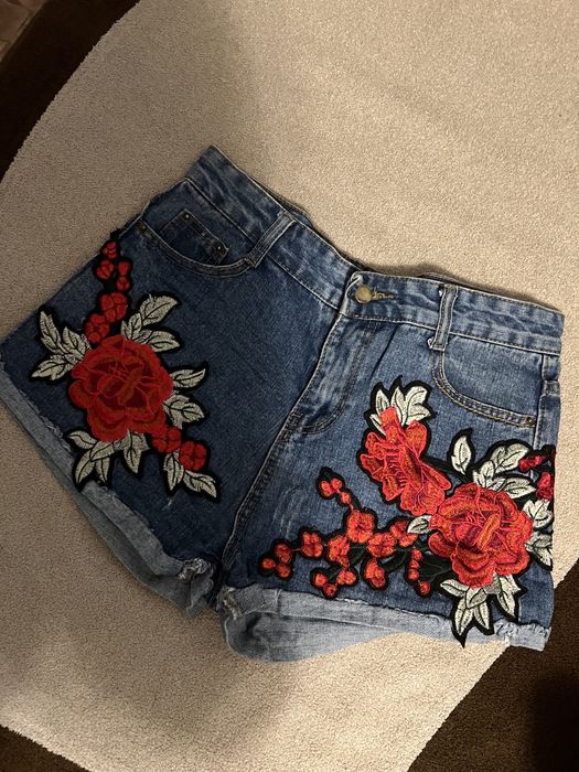 Джинсовые шорты