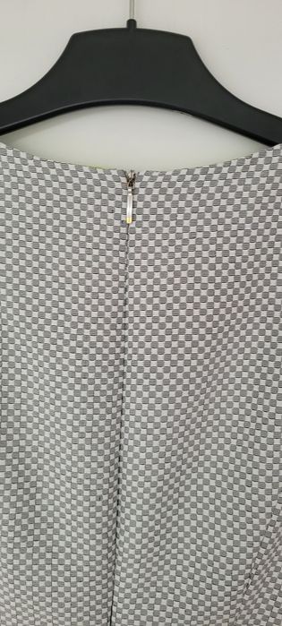 Sprzedam szarą sukienkę rozmiar 36 reserved