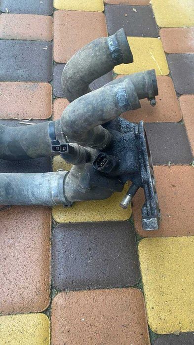 Fiat Ducato термостат з патрубками