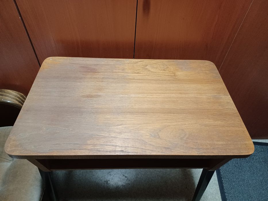 Stolik pod radio (typ 600-203 B) Przeds. Obróbki Drewna w Koronowie.