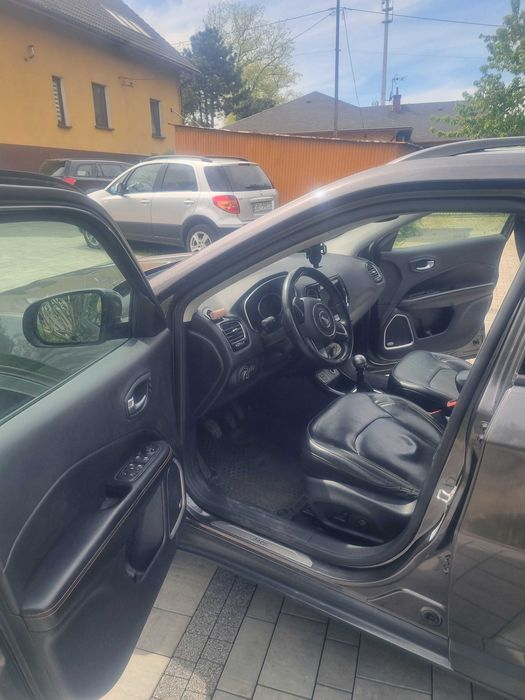 Samochód osobowy jeep compass