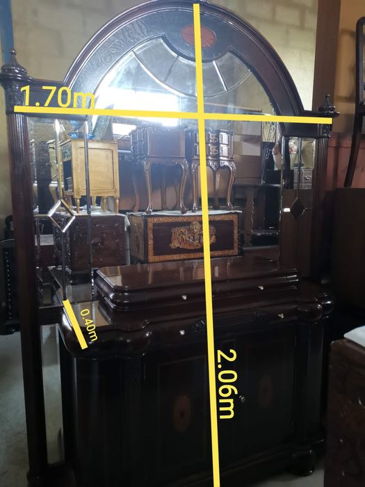 Sapateira móvel de entrada e grande espelho!
Com boa arrumação e uma o