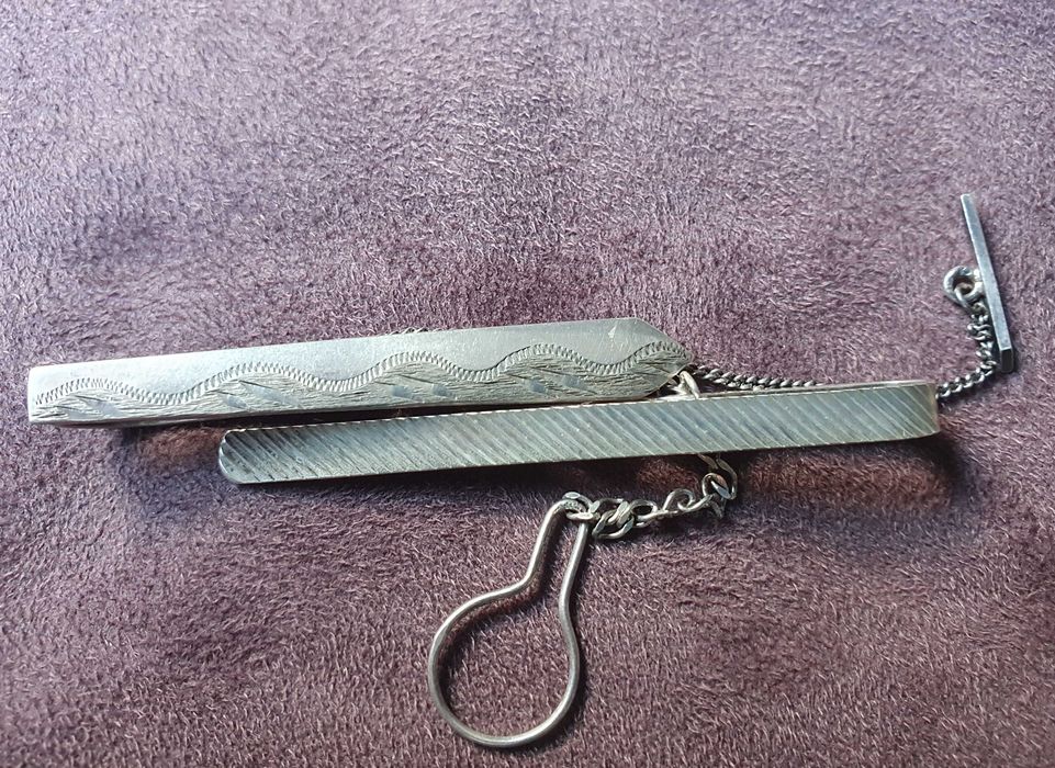 Dois Clipes / Molas / Tranquetas de gravata, em prata - vintage