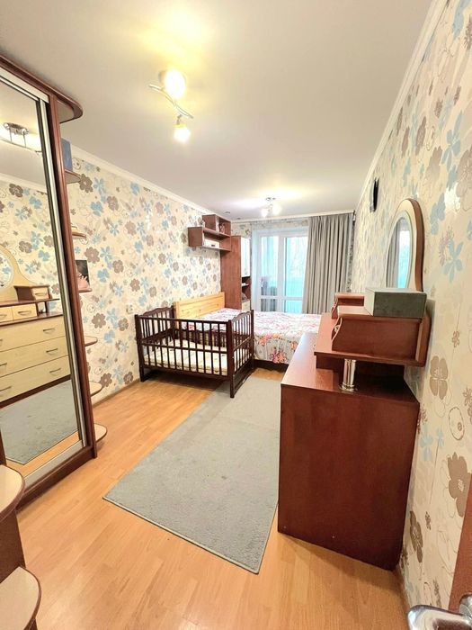 Продам 2-кім квартиру на другому поверсі