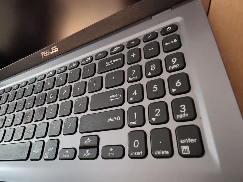 Notebook ASUS x515ea bq1445w używany stan bardzo dobry