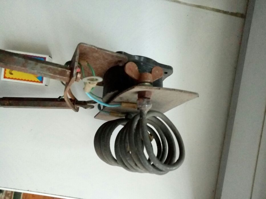 Нагрузочная вилка для аккумулятора