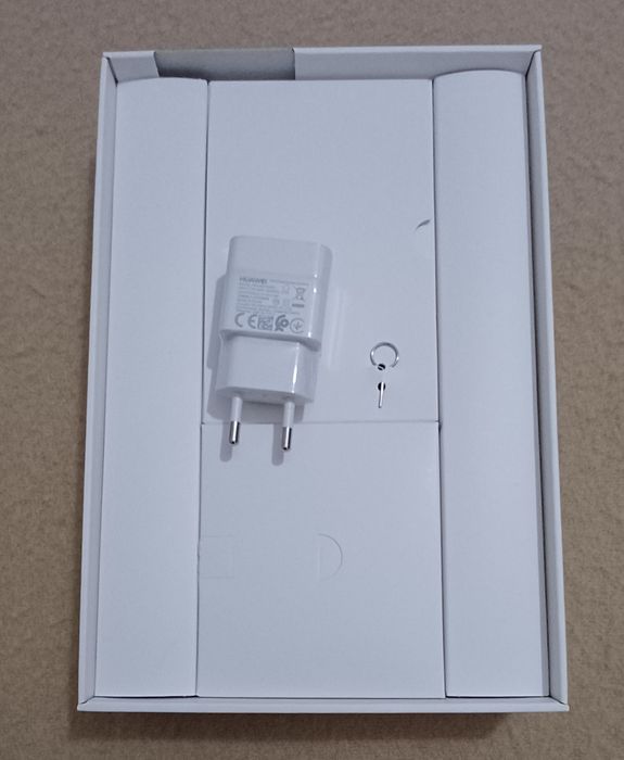 Tablet Huawei MediaPad T5 com capa NOVA437032442816768005