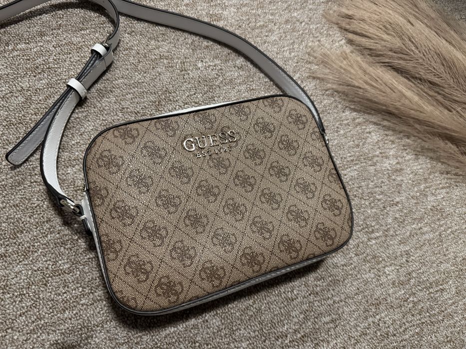 Torebka crossbody Guess Kamryn brązowa biała