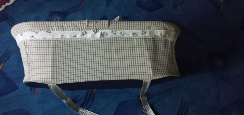 Колыбелька-переноска с москитной сеткой в кроватку плюс пеленатор.