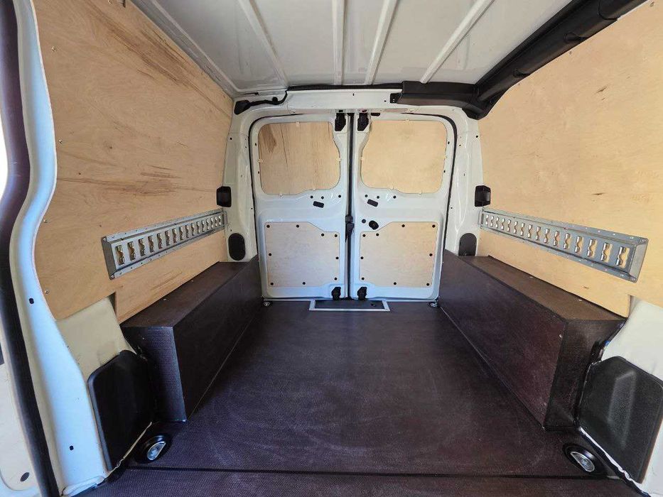 Zabudowa zabezpieczenie ze sklejki Opel Vivaro van