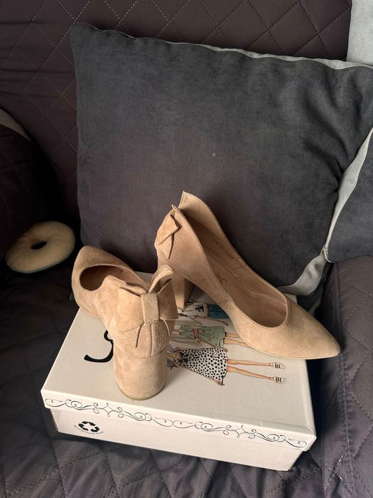 Бежеві туфлі з бантиком